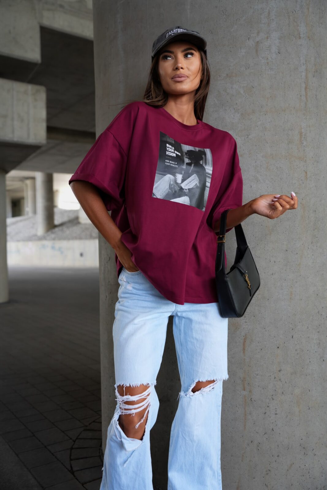 T-shirt damski oversize WOMAN burgund - obrazek 3