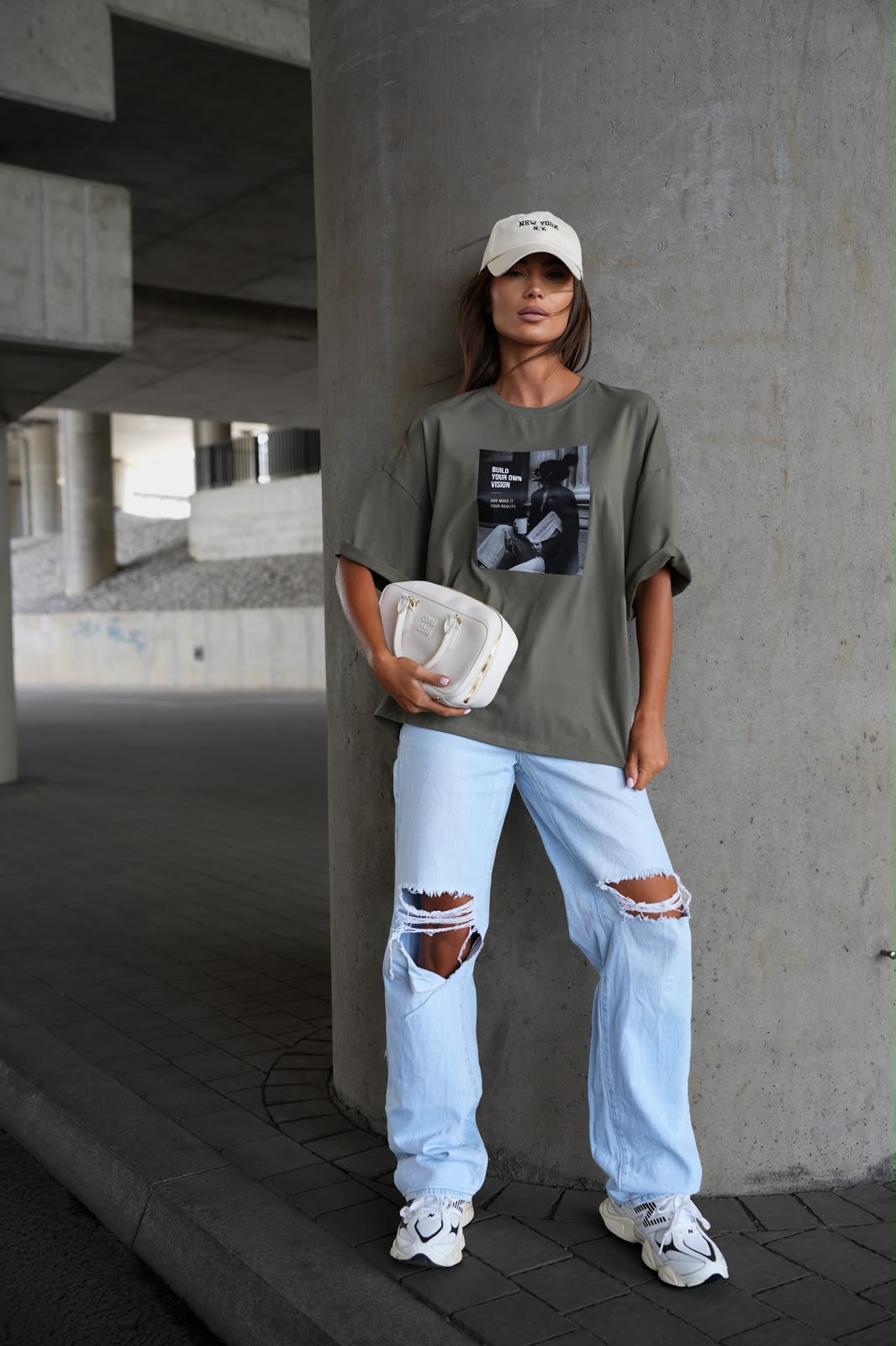 T-shirt damski oversize WOMAN khaki